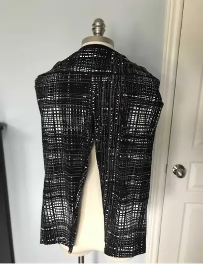 Yoga / Workout Pants (Crop) - New Condition - Size Large, View more