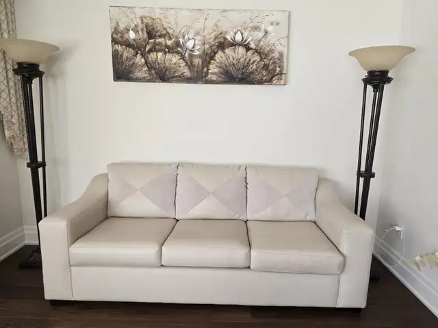 Living room set with coffee table two side table with two floor in Couches & Futons in Markham / York Region - Image 3
