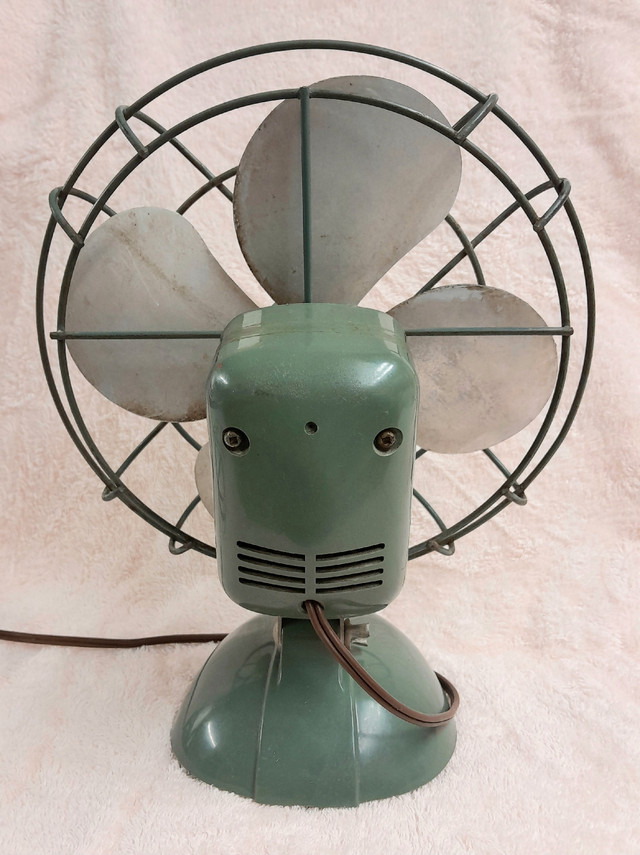 Vintage SeaBreeze Desk Fan Model 6160 in Arts & Collectibles in Leamington - Image 3