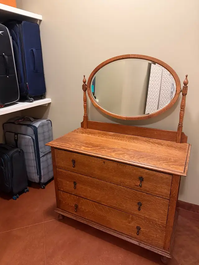 Antique Dresser with Mirror in Dressers & Wardrobes in Calgary - Image 2