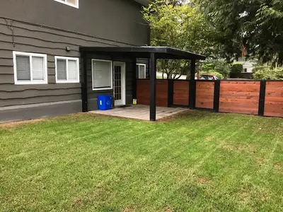 Charming 2 bedroom suite near Mount Douglas Park