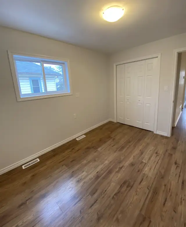 Spacious Student Rental Great for All Sizes Of Groups in Room Rentals & Roommates in Peterborough - Image 11