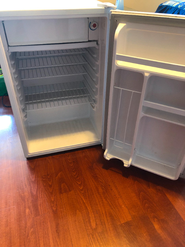 Mini fridge in Refrigerators in Markham / York Region