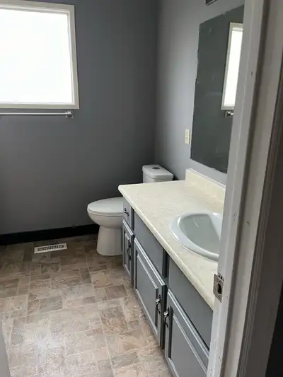 Total of 5 bedrooms.Master has en-suite 3 bedrooms on top floor. Main floor has living room,formal d...
