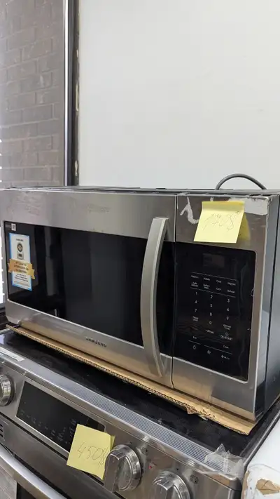 Samsung stainless steel countertop microwave. • Modern stainless steel design • Digital control pane...