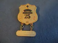 VINTAGE 1992-93 POLICE COWANSVILLE LION'S CLUB PINBACK-BACHAND