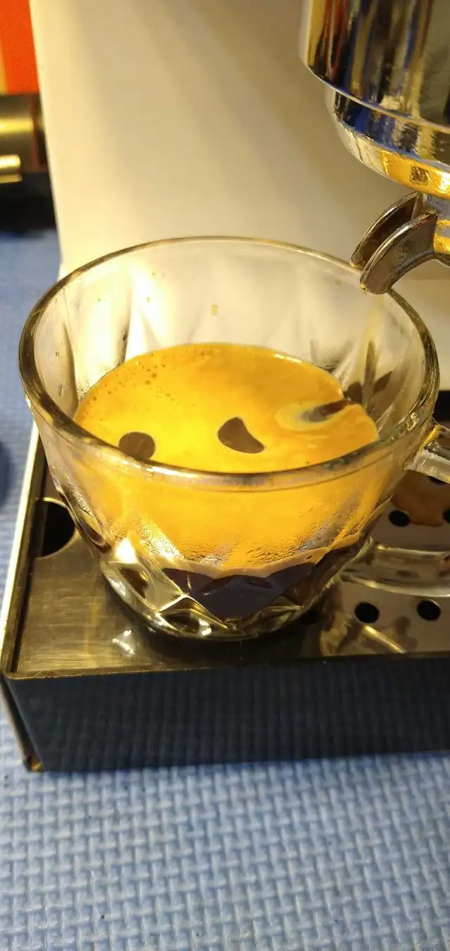 vania espresso casa in Quebec in Canada - Image 4
