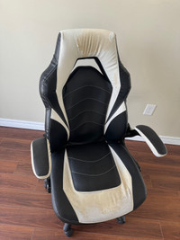 Staples gaming chair