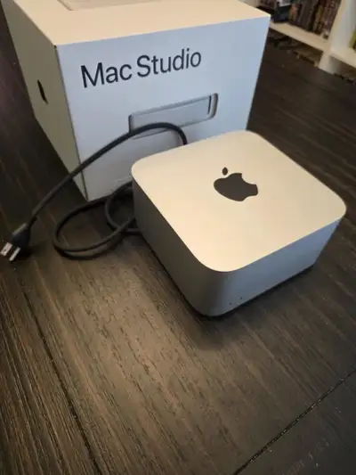 Mac Studio in immaculate condition. Like new. Comes with box and accessories. M1 Max chip, 10-Core C...