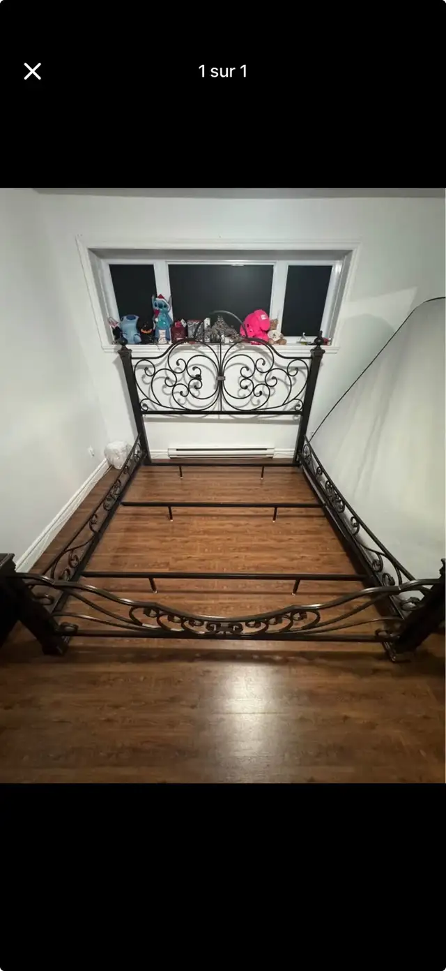 base de lit king size metale  in Beds & Mattresses in Longueuil / South Shore - Image 2