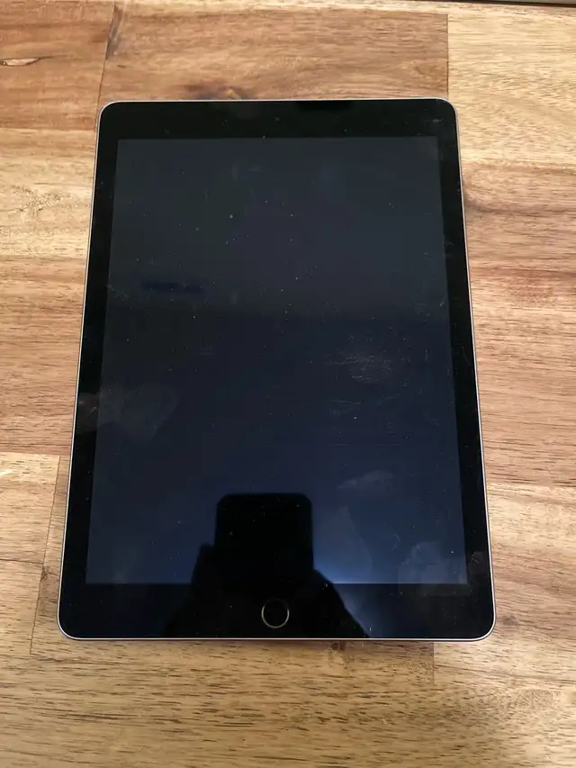 iPad Air2 Locked Good for Parts in iPads & Tablets in Oakville / Halton Region - Image 2