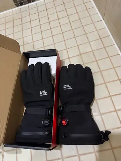 Open box brand new gloves 2 pairs are available