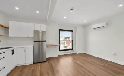 Beautifully Renovated 3 Bedroom Apartment For Rent!