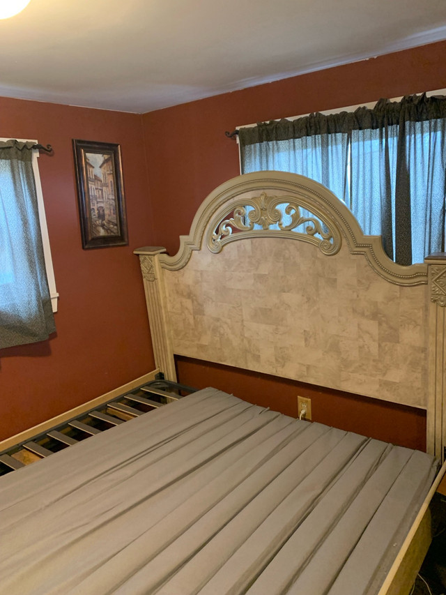 King bed in Beds & Mattresses in Annapolis Valley