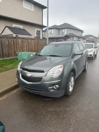 2012 really nice and clean Chevy equinox. 200000 km on it, active status, no rust or any other issue...