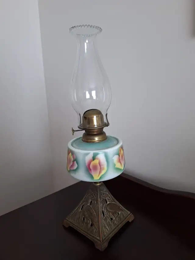 Vintage Manhattan Brass Co oil lamp.  Includes wick.63654758819201120