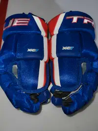 True XC7 JR Hockey Gloves size 12