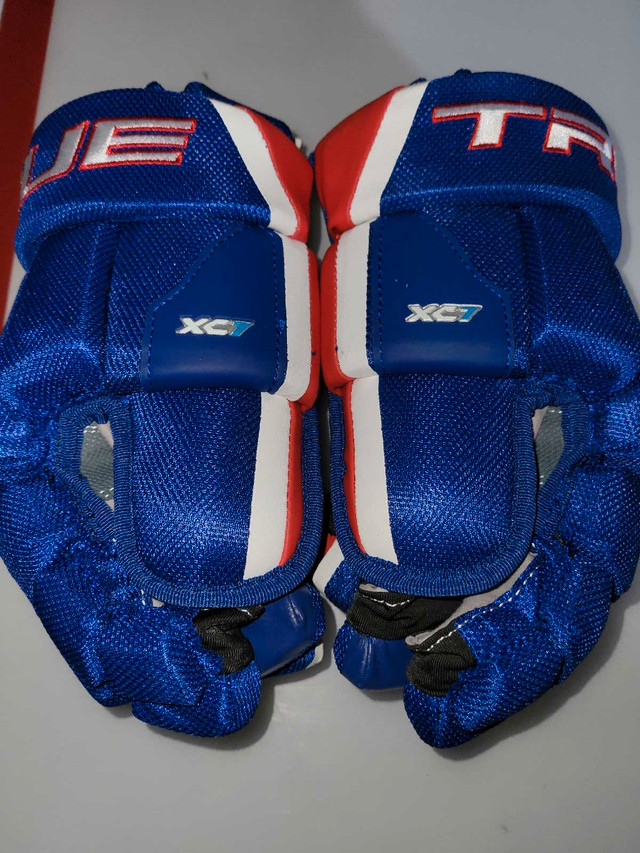 True XC7 JR Hockey Gloves size 12 in Hockey in City of Halifax