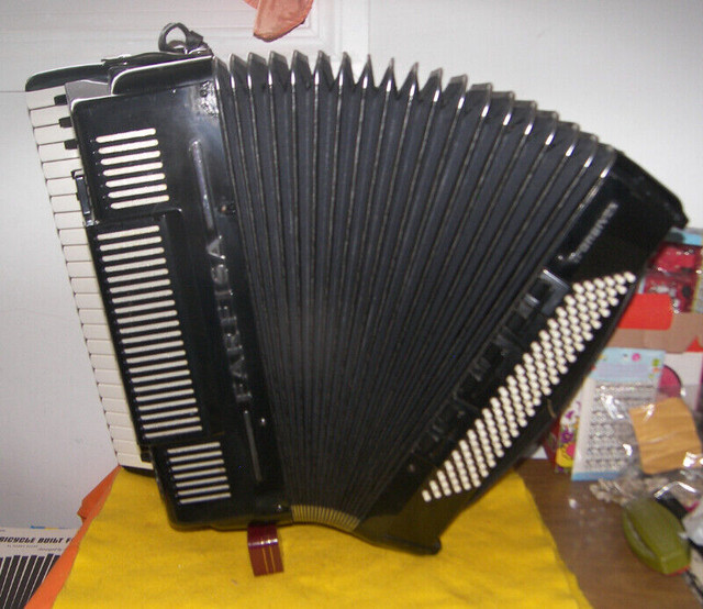 Accordion FARFISA TRANSIVOX - ( Heavy Machine) in Arts & Collectibles in Edmonton - Image 2