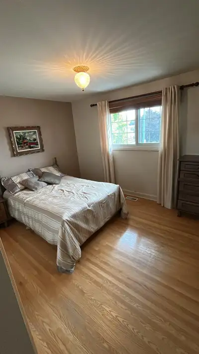 Chambre a louer a Gatineau Hull, pres de tout les services, maxi, dollarama, station service, banque...
