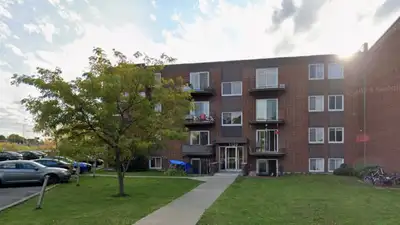 1600$ - LIBRE maintenant 5 1/2 à La Prairie -Rive Sud de Montréal, 450-444-4895. Rue Cloutier, J5R1H...