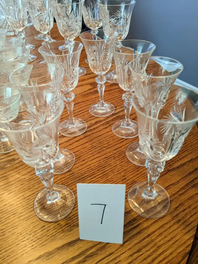 Pinwheel crystal sherry glasses in Kitchen & Dining Wares in Mississauga / Peel Region - Image 2