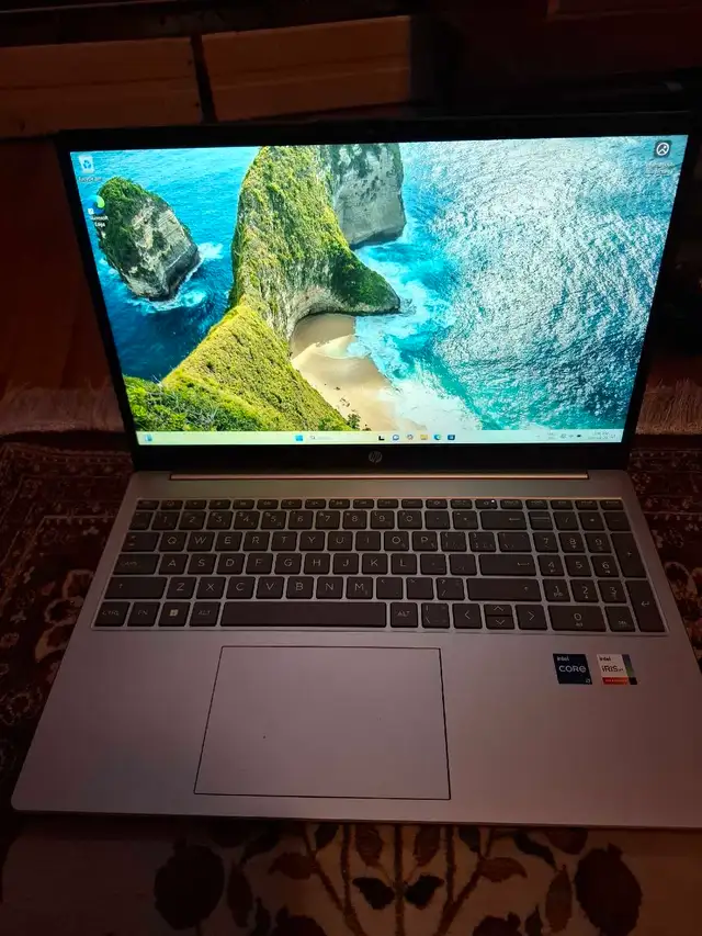 HP LAPTOP in Laptops in City of Montréal - Image 6