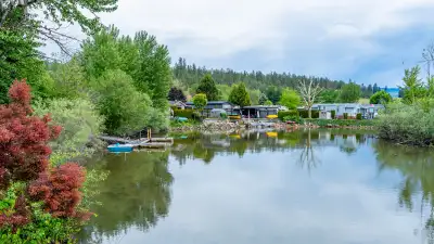 For more information & Photos go to PROPERTYGUYS and enter ID #93619 This waterfront property with w...