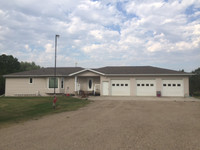 HOUSE/ROOMS AVAILABLE CLOSE TO ROCANVILLE AND MOOSOMIN SK
