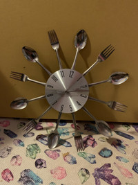 Fork and spoon clock