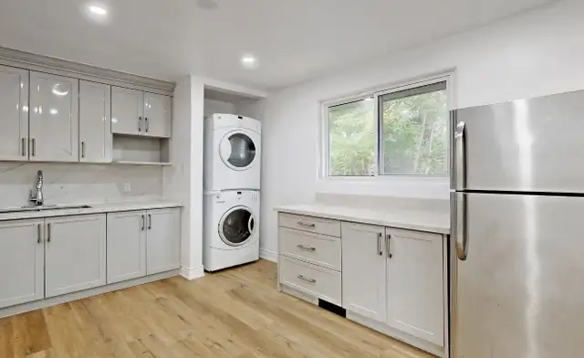 bright and spacious room for rent NEWMARKET -  YONGE AND DAVIS