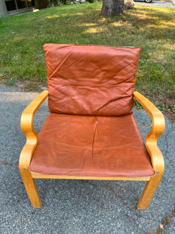 Chaise vintage ikea cuir authentique Bjarred cognac leather dans Chaises, Fauteuils inclinables  à Ouest de l’Île - Image 2