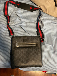Gucci messenger bag 