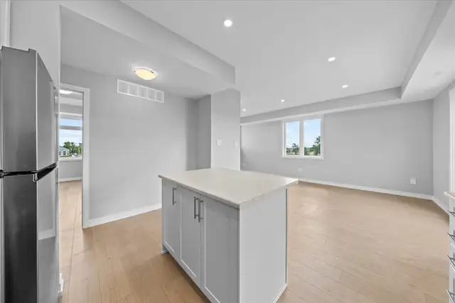 Spacious 2-Bedroom with Garage & Balcony - Available Immediately in Long Term Rentals in Ottawa - Image 4