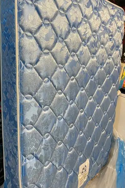 Matelas double Sealy, View more
