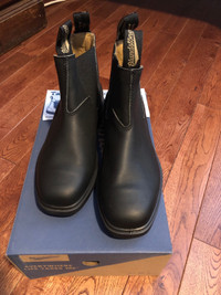 NEW Blundstone Black Square Toe Boots
