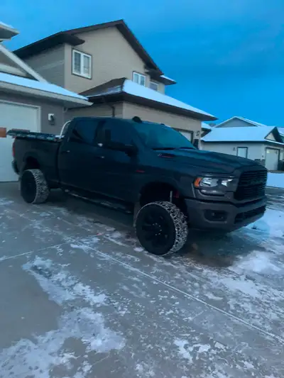 Selling my 2020 Ram 2500. Truck comes with a 5”Ready lift suspension lift, New 37” tires, Rock light...