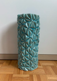 Vase bleu-vert en céramique / Ceramic blue-green vase