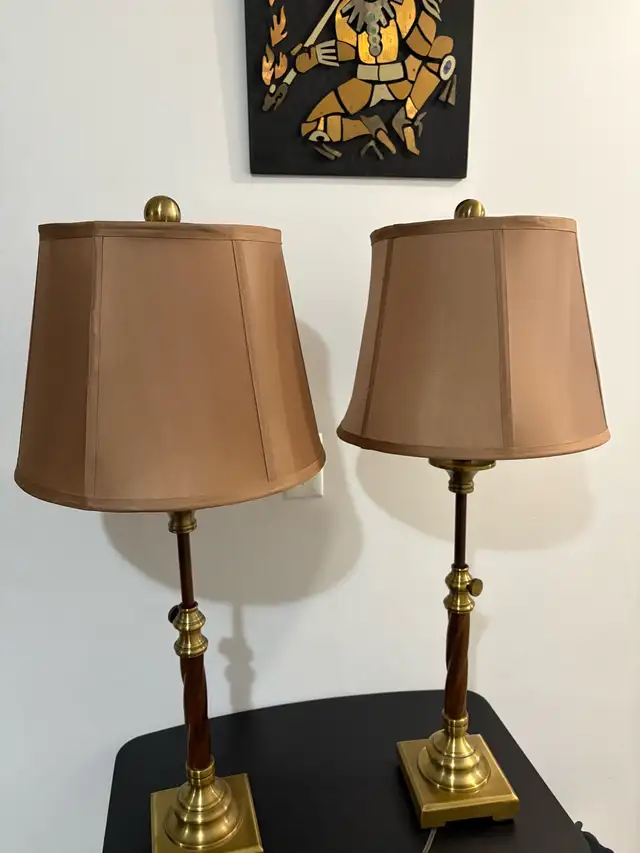 Pair of Vintage Brass and Wood Table Lamps in Indoor Lighting & Fans in City of Toronto - Image 5