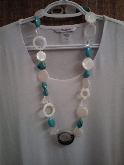Pearl Lustre Turquoise & Shell Agate Necklace for sale in Jewellery & Watches in Regina - Image 2