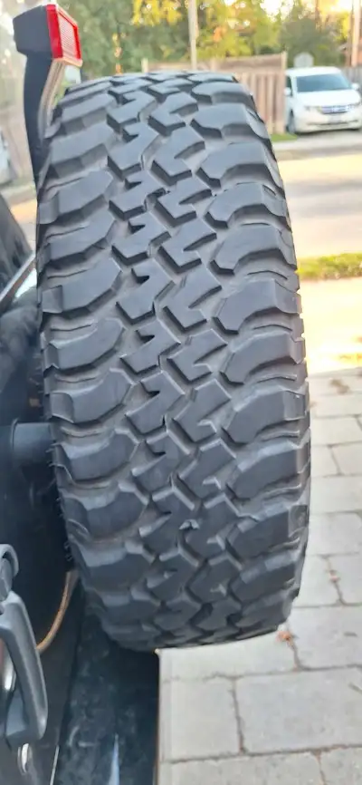 5 tires bf goodrich 255 75 17 no rims. 11mm on tires