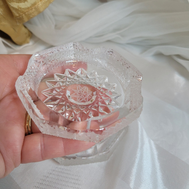 Pair Of Beautiful 3" Vintage Crystal Ashtrays in Arts & Collectibles in Markham / York Region - Image 3