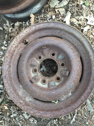 looking for a 6 bolt rim 15x6 5,5 bolt circle