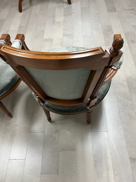 2 Très beaux fauteuils de style antique de grande qualité dans Chaises, Fauteuils inclinables  à Ville de Montréal - Image 4