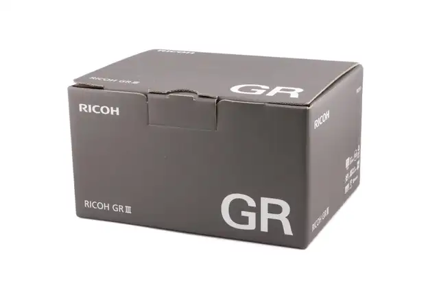 RICOH GR III MINT CONDITION WITH EXTRAS ( square hood)64728172077441120