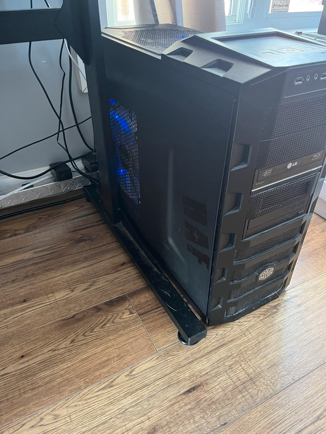 COMPLETE GAMING PC SETUP (INCLUDING DESK & CHAIR) Desktop Computers