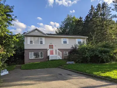 Available for February 1st (with the possibility of early tenancy) is this bright, spacious, and com...