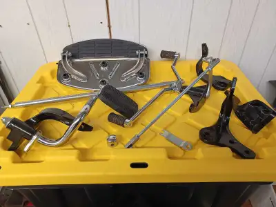 New footboard kit for Dyna models 1996 to 2005. Rare kit. Part #50580-01. Has heel and toe shift lev...