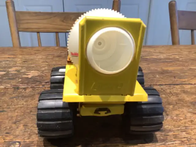 Vintage Buddy L. Yellow Cement Truck White Mixer in Toys & Games in Winnipeg - Image 5