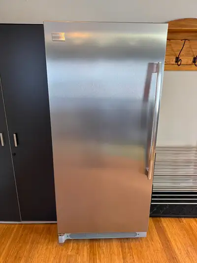 Congélateur Electrolux - Frigidaire professionnel 19 pi cubes, View more